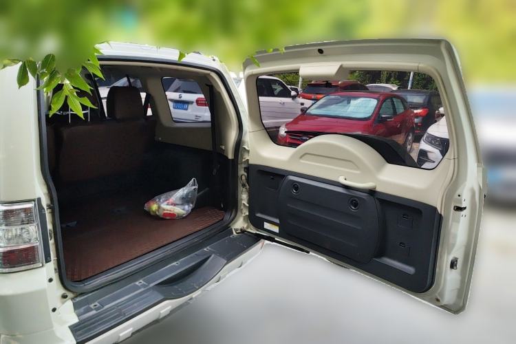 Used Mitsubishi Pajero  Trunk