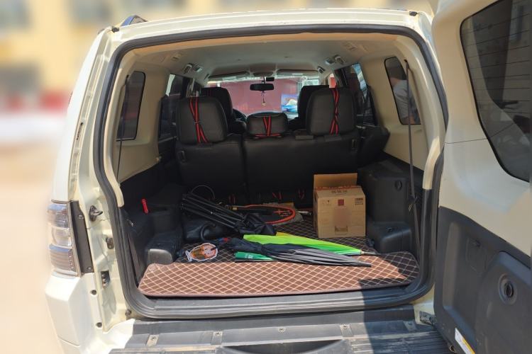 Used Mitsubishi Pajero  Trunk