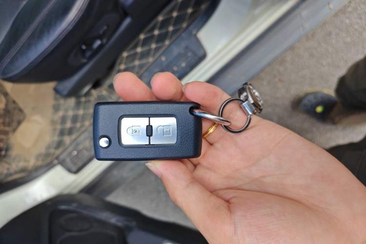 Used Mitsubishi Pajero 2020 3.0L Automatic Luxury Off-Road Version Vehicle Key