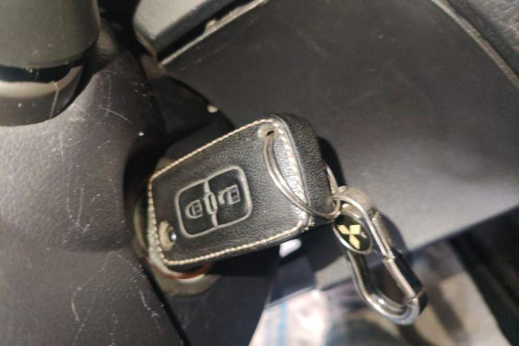 Used Mitsubishi Pajero  Vehicle Key