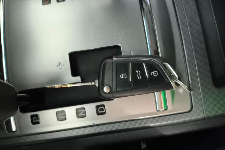 Used Mitsubishi Pajero 2020 3.0L Automatic Standard Edition Vehicle Key