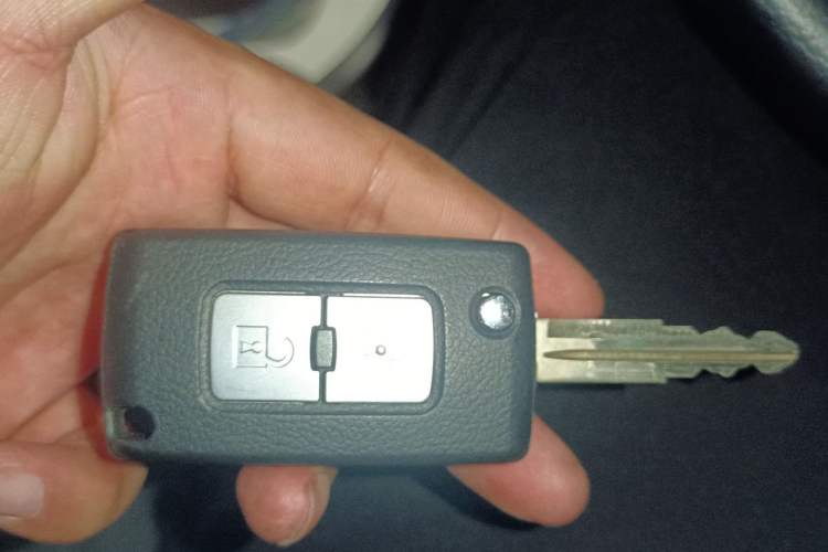 Used Mitsubishi Pajero 2020 3.0L Automatic Prestige Off-Road Edition Vehicle Key