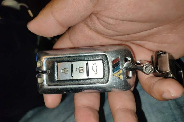 Used Mitsubishi Pajero 2020 3.0L Automatic Standard Edition Vehicle Key