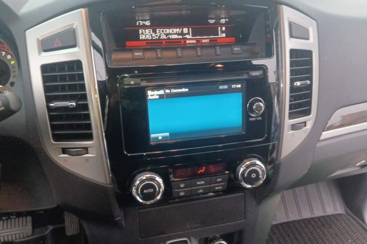 Used Mitsubishi Pajero  Audio And AC Panel