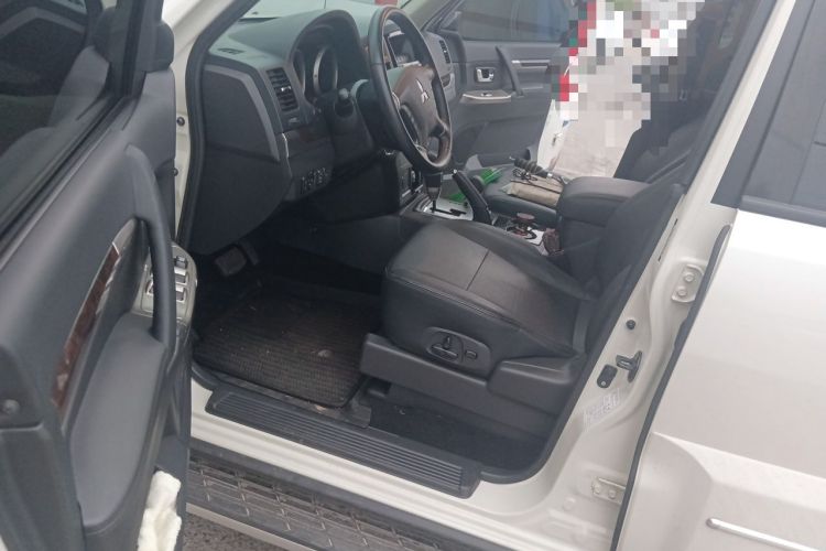 Used Mitsubishi Pajero  Driver Seat