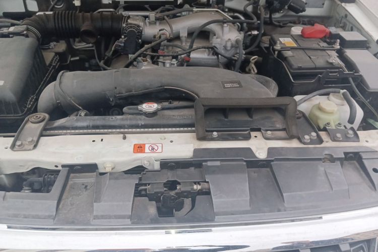 Used Mitsubishi Pajero  Engine Bay