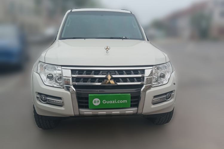 Used Mitsubishi Pajero  Front