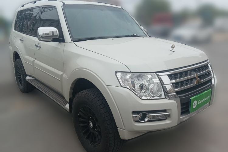 Used Mitsubishi Pajero  Front Right 45 Deg