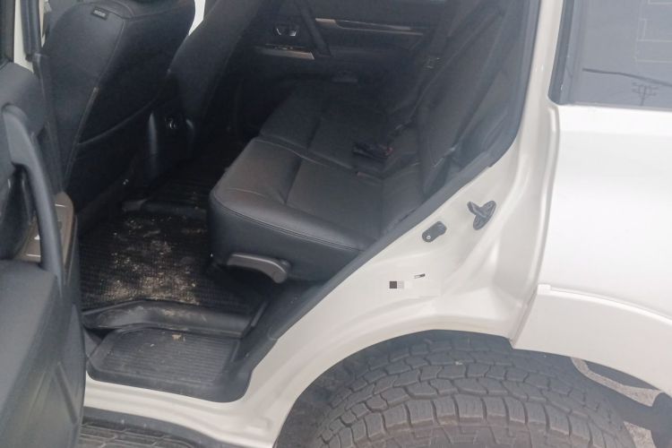 Used Mitsubishi Pajero  Left Rear Seat
