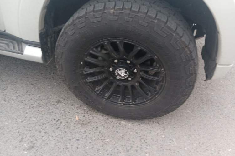 Used Mitsubishi Pajero  Right Front Wheel Hub