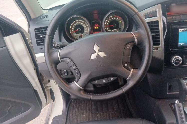 Used Mitsubishi Pajero  Steering Wheel