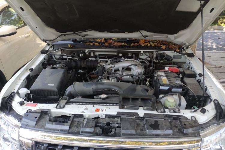 Used Mitsubishi Pajero 2022 V93 3.0L GLS Fabric – Middle East Engine Bay