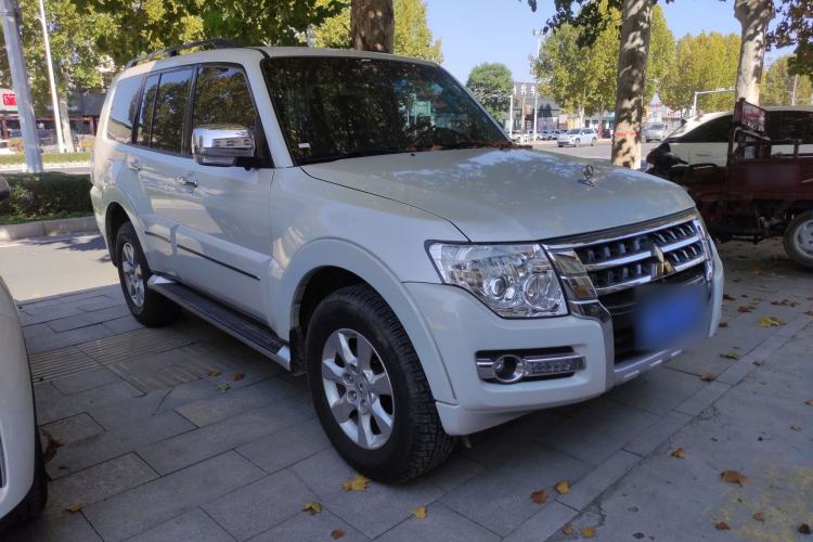 Used Mitsubishi Pajero 2022 V93 3.0L GLS Fabric – Middle East Exterior 2