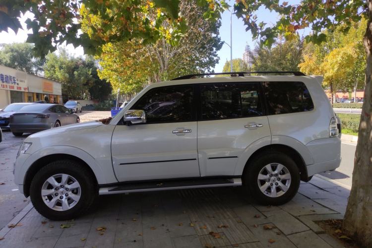 Used Mitsubishi Pajero 2022 V93 3.0L GLS Fabric – Middle East Exterior 3