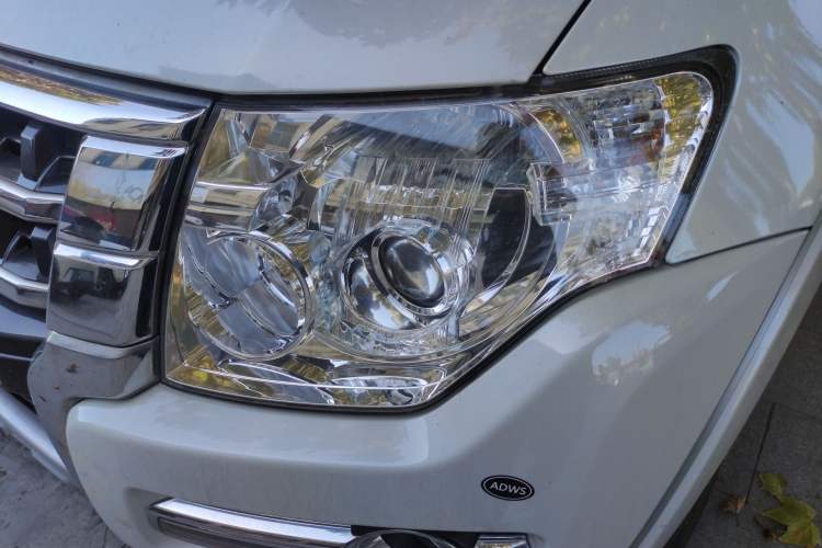 Used Mitsubishi Pajero 2022 V93 3.0L GLS Fabric – Middle East Left Front Headlight
