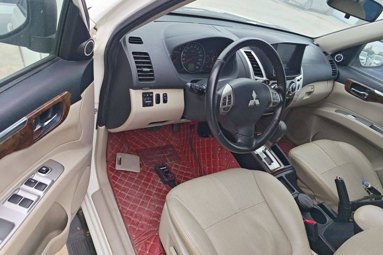 Used Mitsubishi Pajero Sport 2013 3.0L Automatic Two-Wheel Drive Luxury Edition Driver Seat
