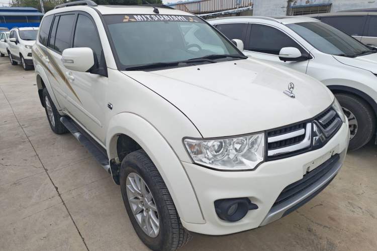 Used Mitsubishi Pajero Sport 2013 3.0L Automatic Two-Wheel Drive Luxury Edition Front Right 45 Deg