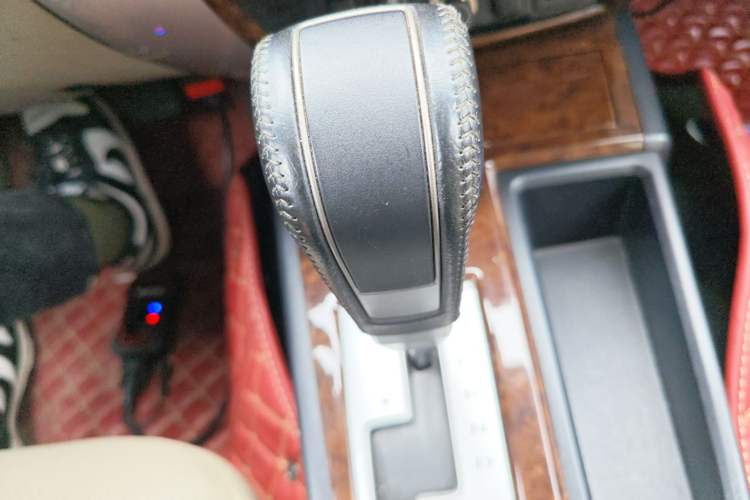 Used Mitsubishi Pajero Sport 2013 3.0L Automatic Two-Wheel Drive Luxury Edition Gear Lever