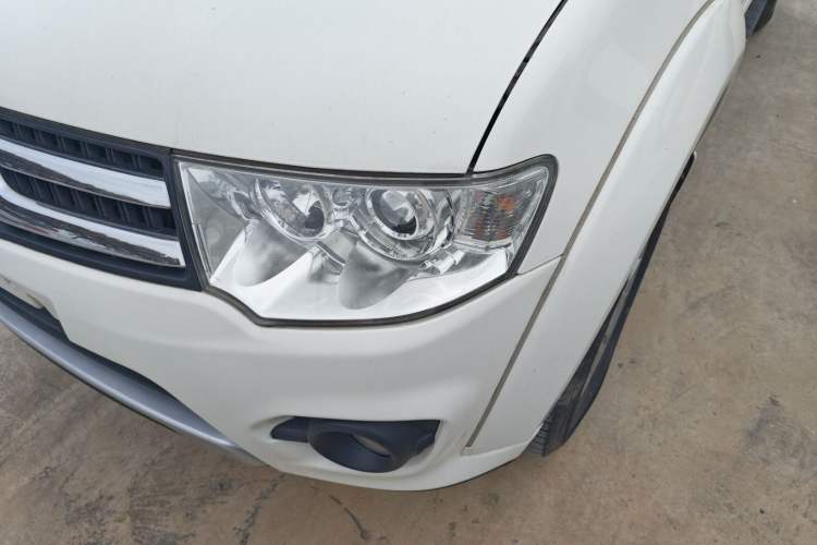 Used Mitsubishi Pajero Sport 2013 3.0L Automatic Two-Wheel Drive Luxury Edition Left Front Headlight
