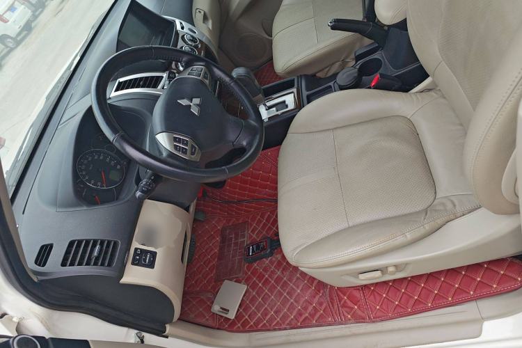 Used Mitsubishi Pajero Sport 2013 3.0L Automatic Two-Wheel Drive Luxury Edition Left Front Seat