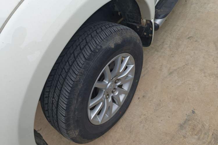 Used Mitsubishi Pajero Sport 2013 3.0L Automatic Two-Wheel Drive Luxury Edition Left Front Wheel Hub