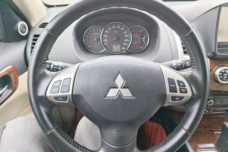 Used Mitsubishi Pajero Sport 2013 3.0L Automatic Two-Wheel Drive Luxury Edition Steering Wheel
