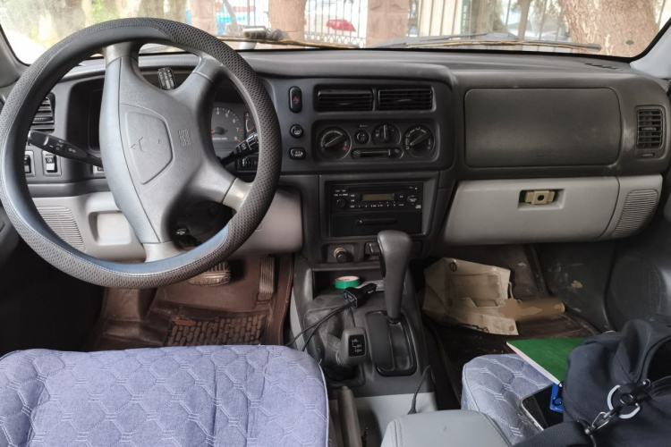 Used Mitsubishi Pajero Sport 2004 3.0L Automatic 4x4 Ultra-Luxury Edition Center Console