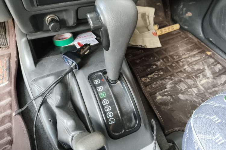 Used Mitsubishi Pajero Sport 2004 3.0L Automatic 4x4 Ultra-Luxury Edition Gear Lever