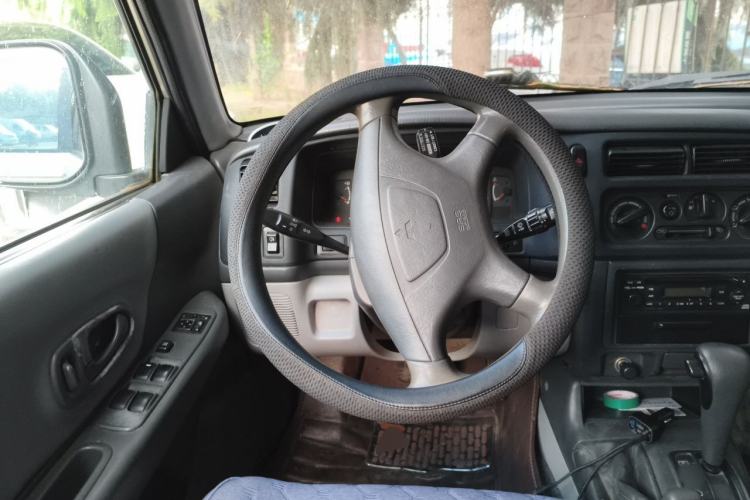 Used Mitsubishi Pajero Sport 2004 3.0L Automatic 4x4 Ultra-Luxury Edition Steering Wheel