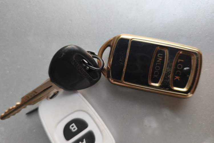Used Mitsubishi Pajero Sport 2004 3.0L Automatic 4x4 Ultra-Luxury Edition Vehicle Key