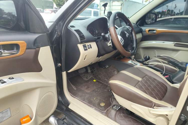 Used Mitsubishi Pajero Sport 2011 3.0L Sport Navigation Edition Driver Seat