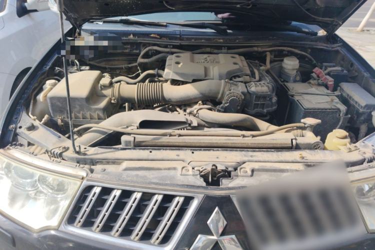 Used Mitsubishi Pajero Sport 2011 3.0L Luxury Navigation Edition Engine Bay