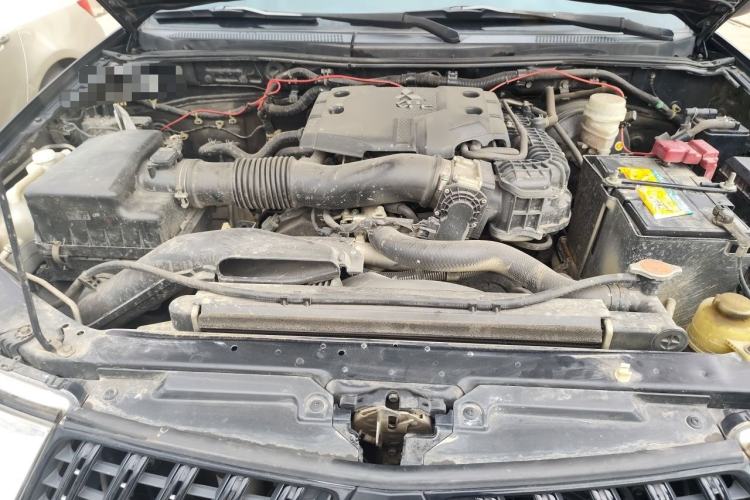Used Mitsubishi Pajero Sport 2011 3.0L Sport Navigation Edition Engine Bay