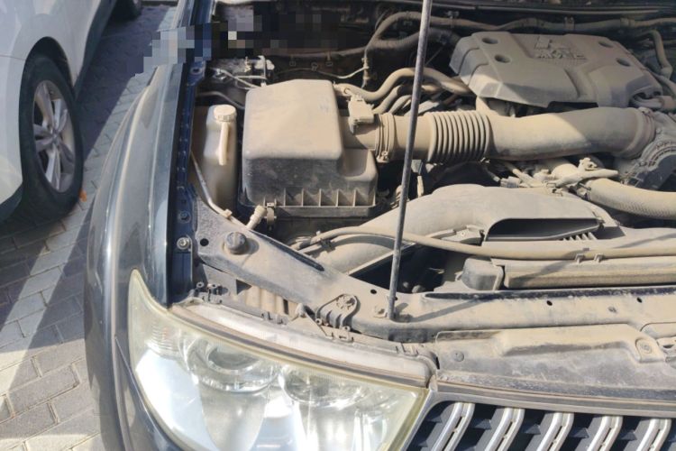 Used Mitsubishi Pajero Sport 2011 3.0L Luxury Navigation Edition Engine Bay Right