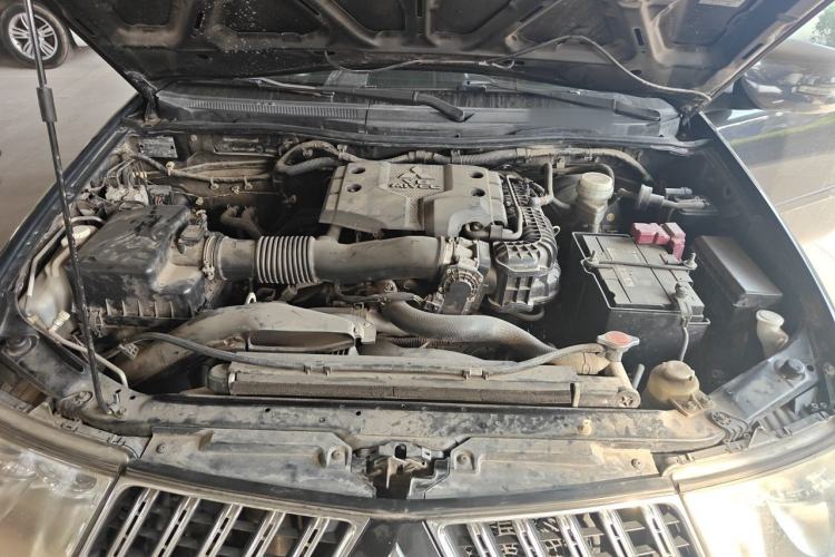 Used Mitsubishi Pajero Sport 2011 3.0L Luxury Navigation Edition Engine Bay