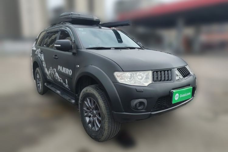 Used Mitsubishi Pajero Sport 2011 3.0L Sport Navigation Edition Front Right 45 Deg