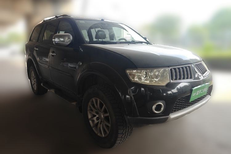 Used Mitsubishi Pajero Sport 2011 3.0L Luxury Navigation Edition Front Right 45 Deg
