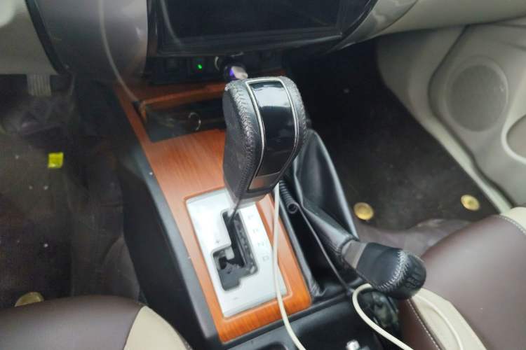 Used Mitsubishi Pajero Sport 2011 3.0L Sport Navigation Edition Gear Lever