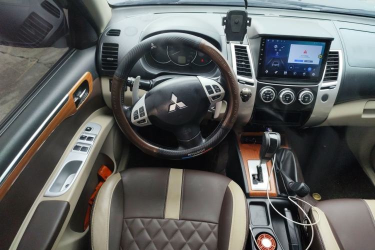 Used Mitsubishi Pajero Sport 2011 3.0L Sport Navigation Edition Steering Wheel