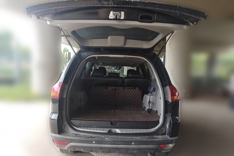 Used Mitsubishi Pajero Sport 2011 3.0L Luxury Navigation Edition Trunk