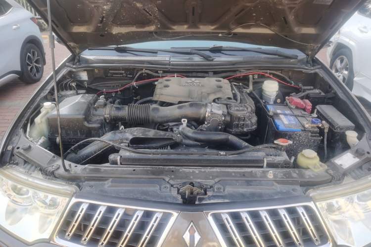 Used Mitsubishi Pajero Sport 2011 3.0L Sport Navigation Edition Engine Bay