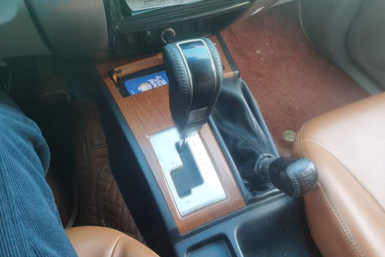 Used Mitsubishi Pajero Sport 2011 3.0L Sport Navigation Edition Gear Lever