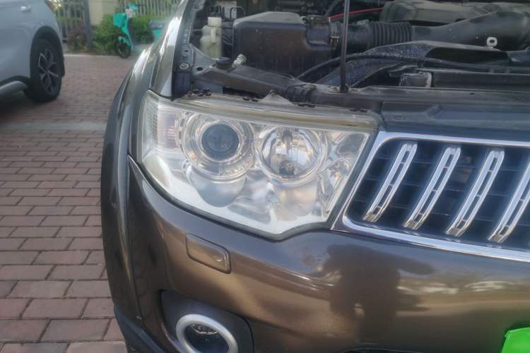 Used Mitsubishi Pajero Sport 2011 3.0L Sport Navigation Edition Right Front Headlight