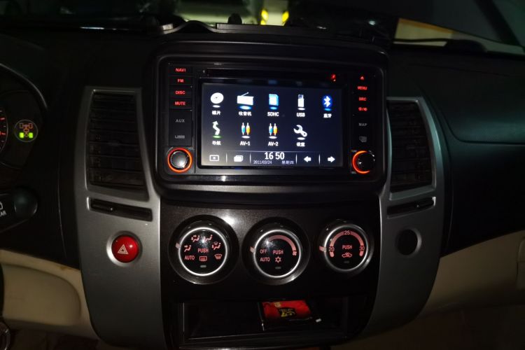 Used Mitsubishi Pajero Sport 2011 3.0L Luxury Navigation Edition Audio And AC Panel