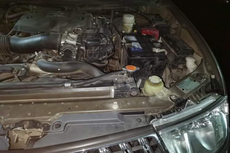 Used Mitsubishi Pajero Sport 2011 3.0L Luxury Navigation Edition Engine Bay Left