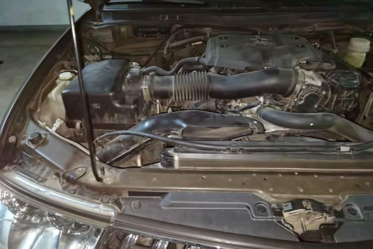 Used Mitsubishi Pajero Sport 2011 3.0L Luxury Navigation Edition Engine Bay Right
