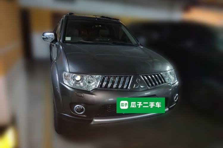 Used Mitsubishi Pajero Sport 2011 3.0L Luxury Navigation Edition Front Right 45 Deg