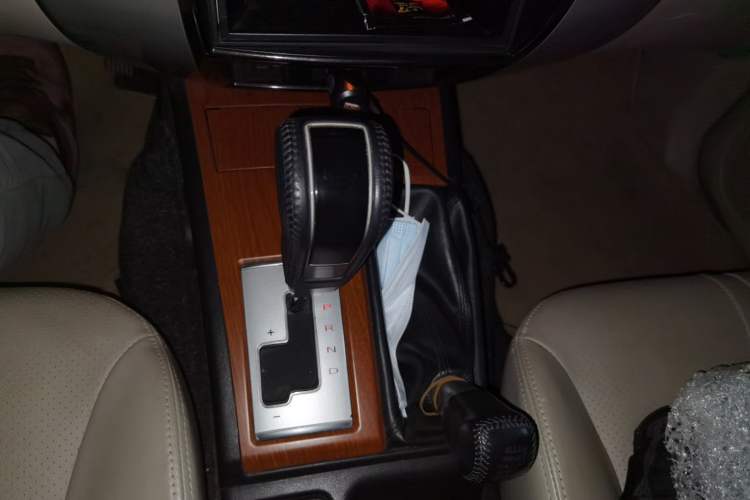 Used Mitsubishi Pajero Sport 2011 3.0L Luxury Navigation Edition Gear Lever