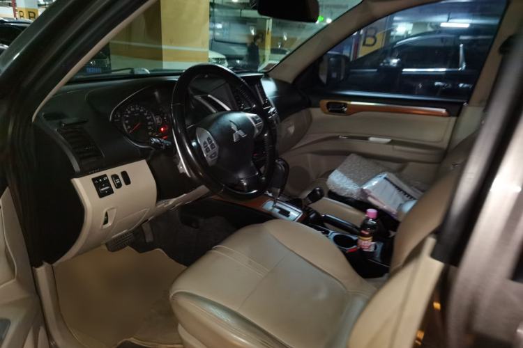 Used Mitsubishi Pajero Sport 2011 3.0L Luxury Navigation Edition Left Front Seat
