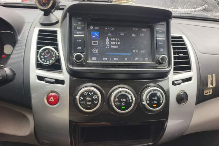 Used Mitsubishi Pajero Sport 2011 3.0L Sport Navigation Edition Audio And AC Panel